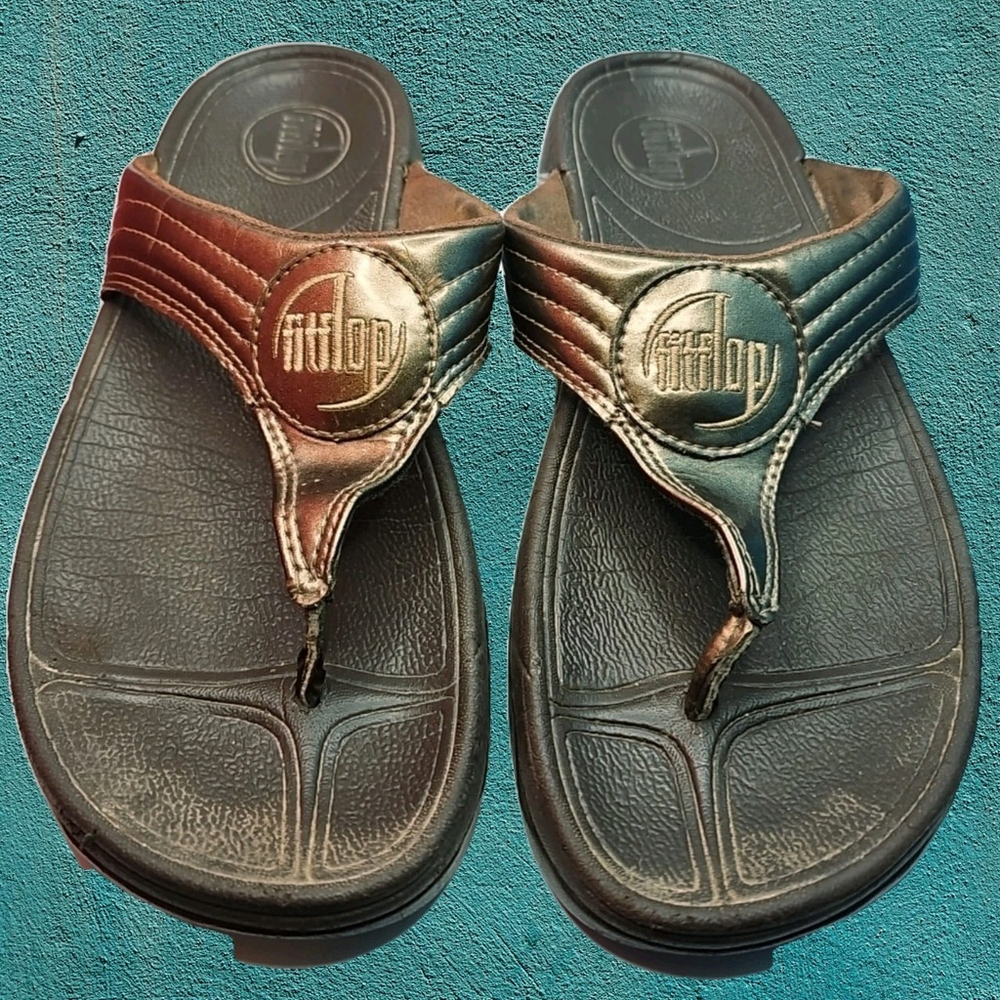 FitFlop Walkstar Brown Patent Leather Thong Wedge Flip Flops Womens Size 8 EU 39